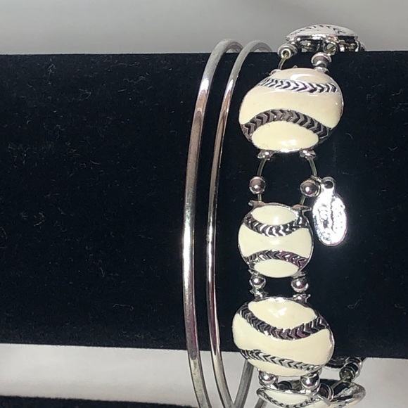 Jewelry - Vintage NWOT White Enamel & Silver Baseball Charm Bracelet
